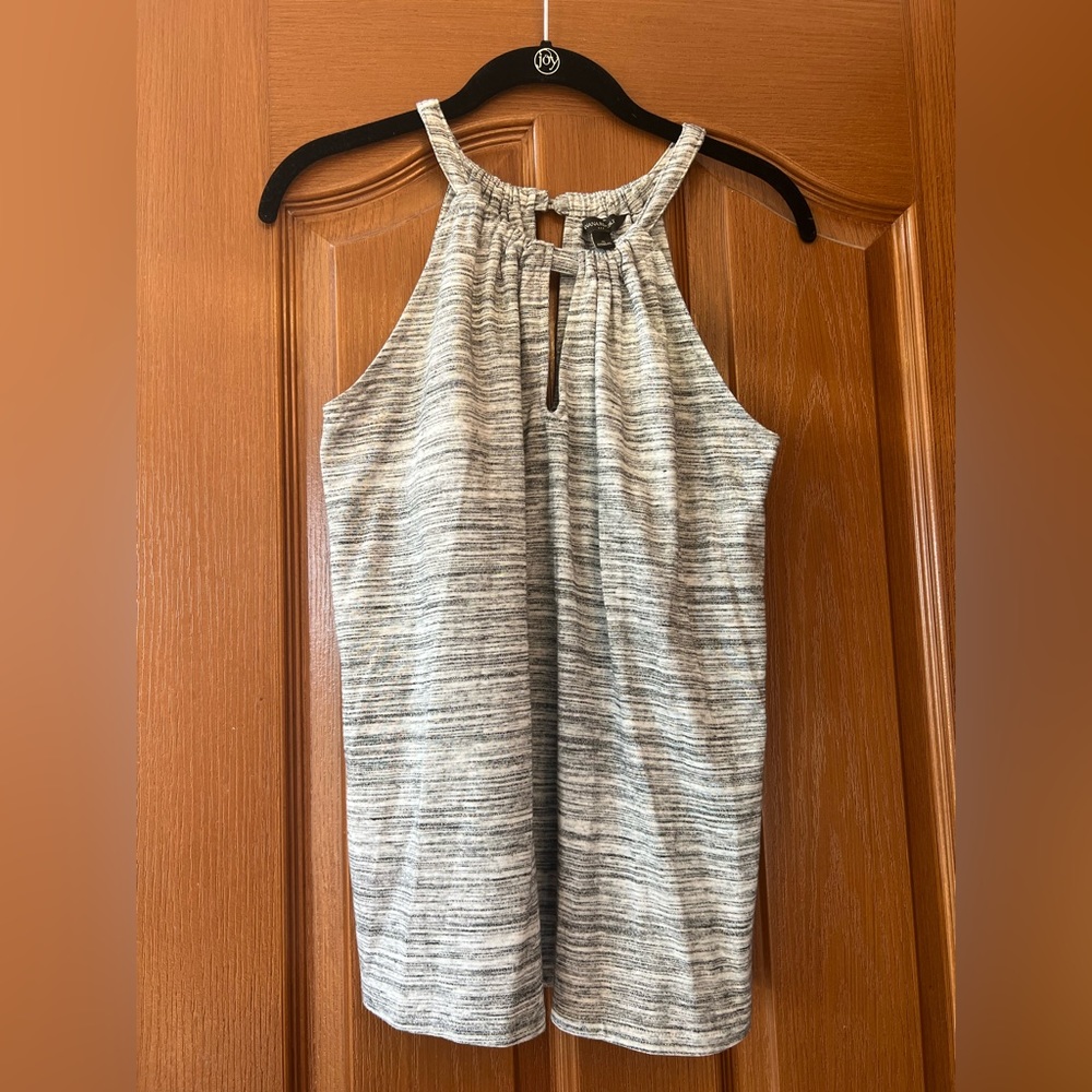 Banana Republic tank with built-in bra. Key hole in front and back!